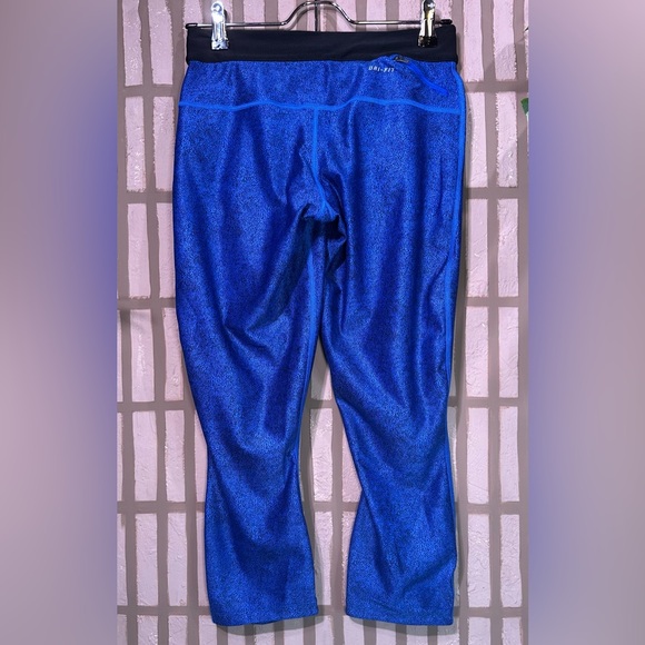 Nike DRI-FIT Capris SIZE Small - Picture 6 of 7